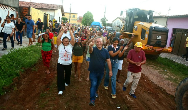 Prefeito Fred Campos lança nova meta do Pavimenta Paço