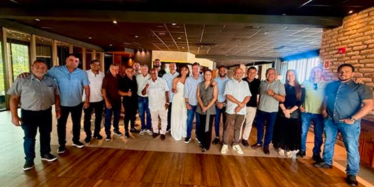 Aluisio Mendes reúne base de prefeitos em apoio a candidatura de Orleans