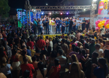 Campanha de Aluisio Mendes mostra força e reúne multidão em Arari