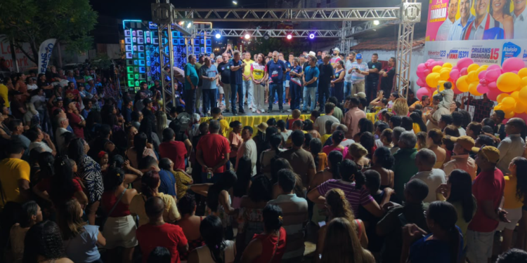 Campanha de Aluisio Mendes mostra força e reúne multidão em Arari