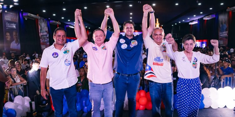 Povo abraça Júnior Viana no lançamento de sua candidatura a deputado estadual em São Luís