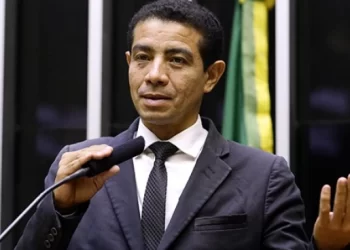 Pastor Gil renuncia à candidatura à Câmara após condenação no STF