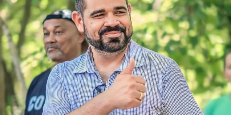 Após retornar ao cargo, prefeito de Buriticupu exonera todos os comissionados