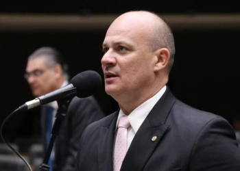 Oposição pede impeachment de Moraes por busca contra fonte de Luís Pablo