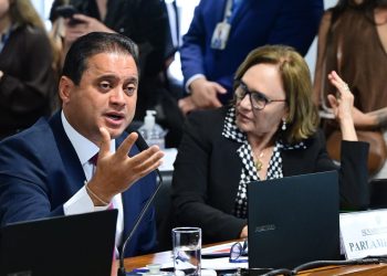 Weverton Rocha comemora a aprovação da PEC do 6×1 na CCJ e diz que a luta continua
