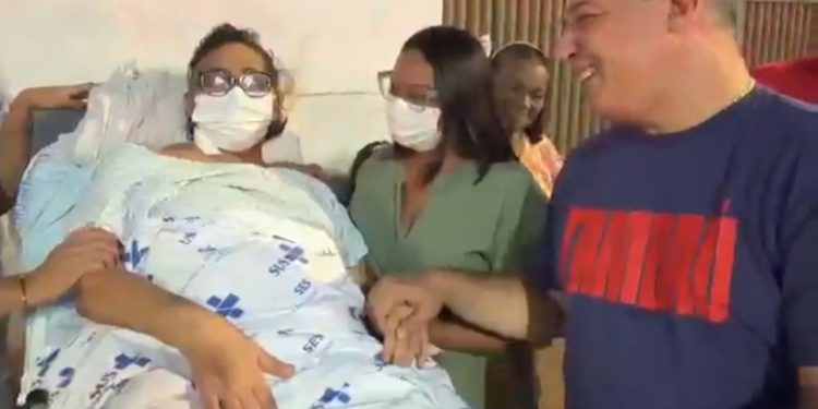 Moradora em tratamento contra o câncer deixa hospital para acompanhar inauguração de praça que esperava há anos em Paço do Lumiar