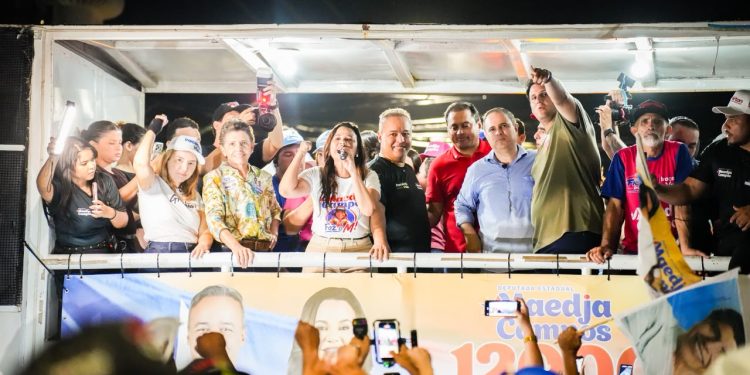 Fred Campos mostra força política e reúne mais de 15 mil pessoas em grande caminhada em Paço do Lumiar.