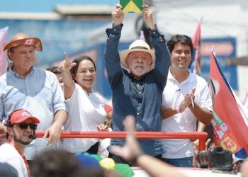 Lula reúne adversários durante ato em São Luís