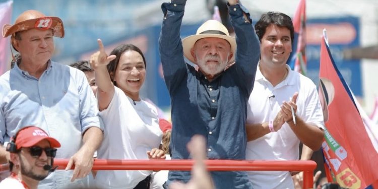 Lula reúne adversários durante ato em São Luís