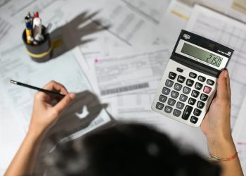 Prévia da inflação cai em outubro